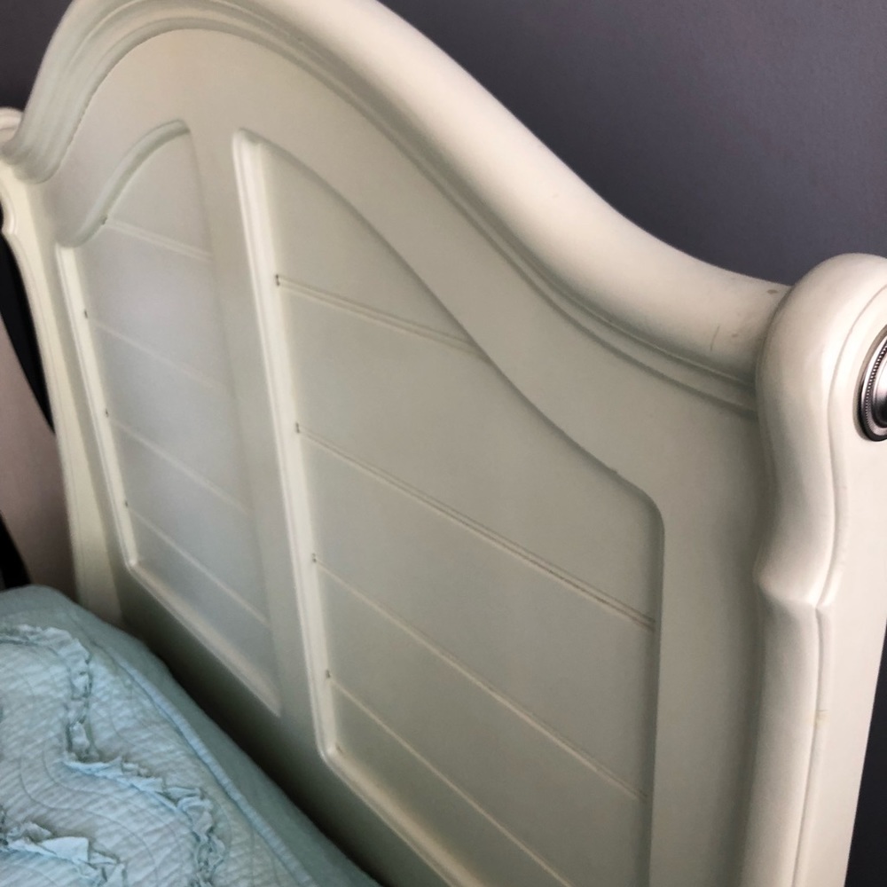 Tween sized bed - Picture 3 of 4